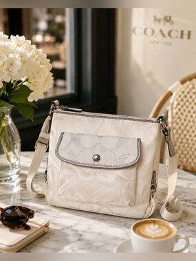 VTG Y2K Coach Kyra Daisy Crossbody (Style F19713)